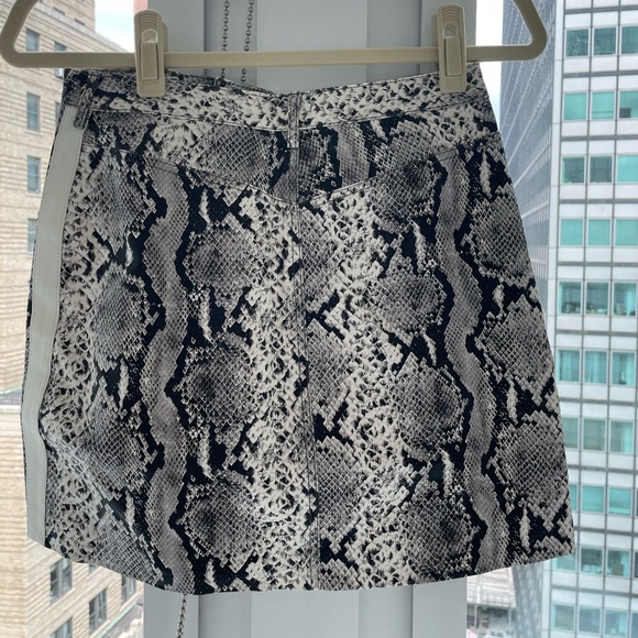 BB DAKOTA PYTHON ON THE PROWL MINI SKIRT - Picture 3 of 4